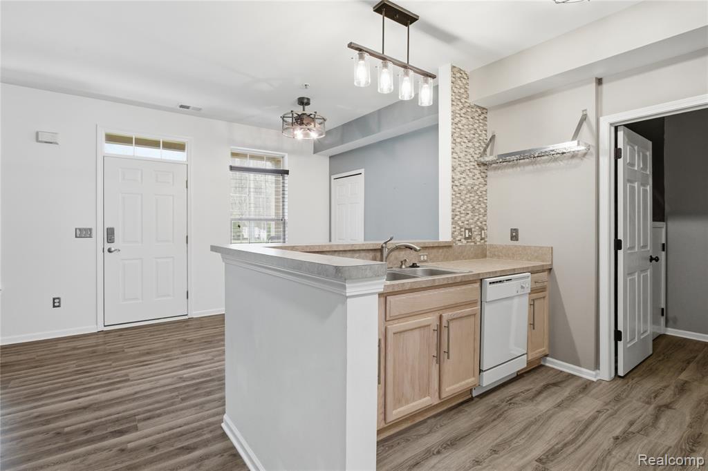 526 Red Oak Court