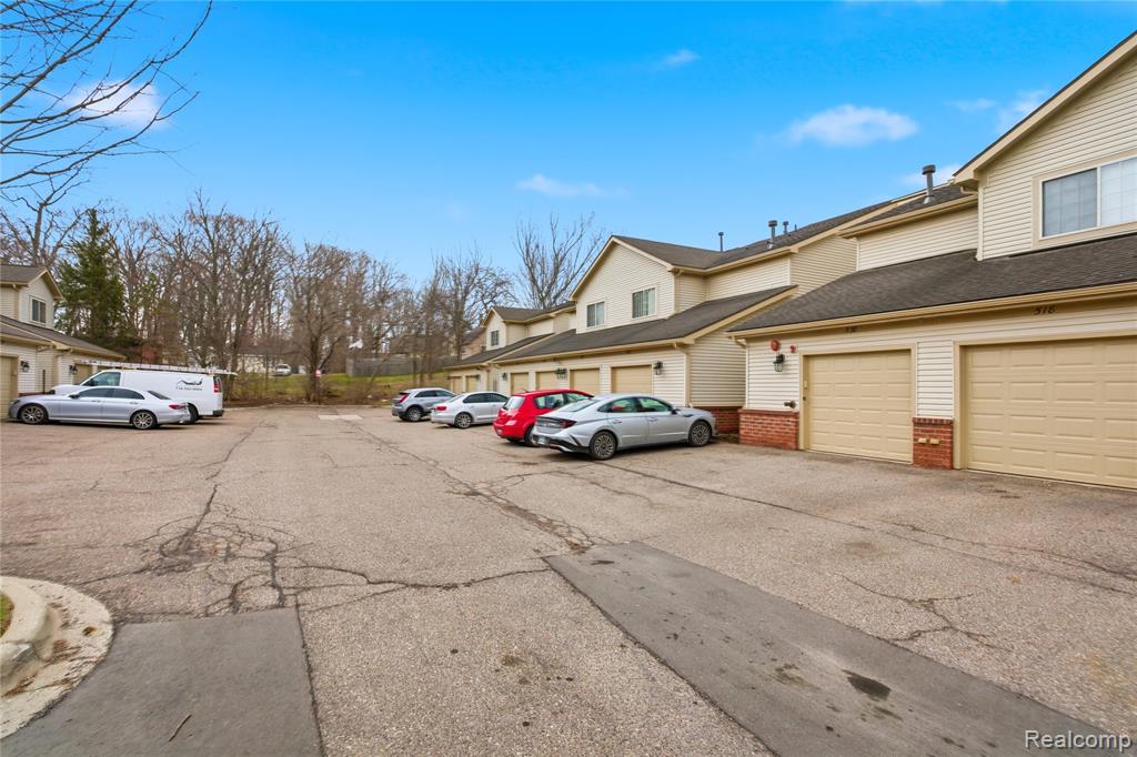 526 Red Oak Court