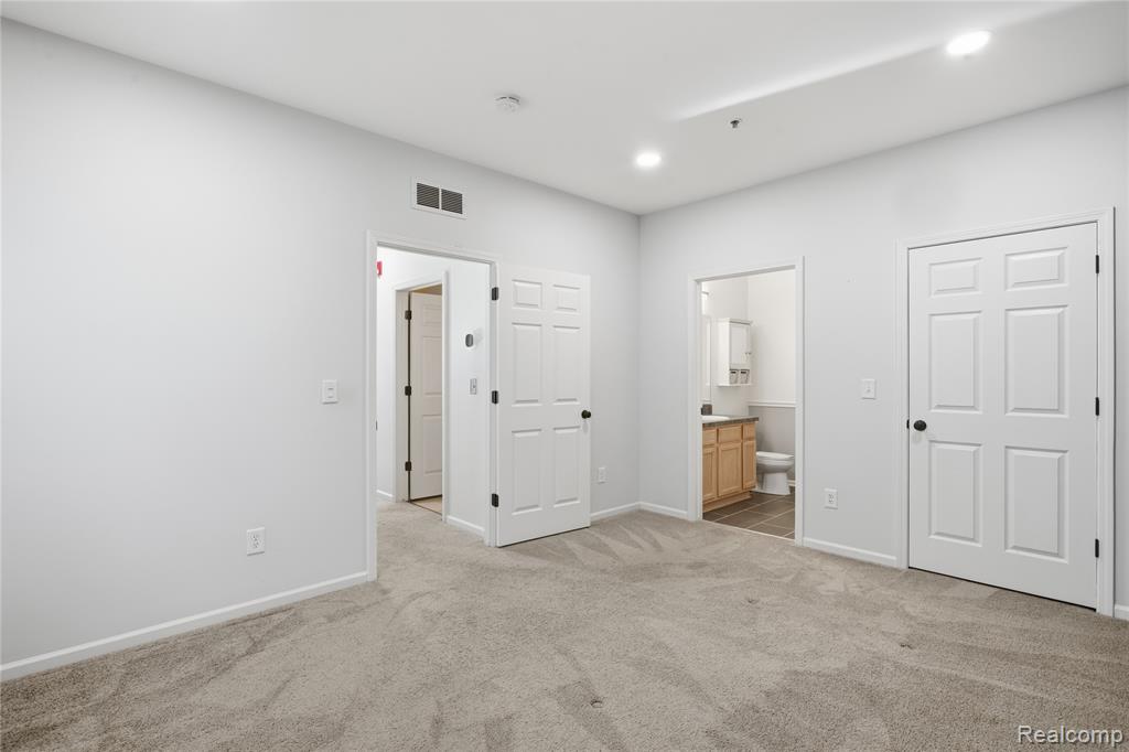 526 Red Oak Court
