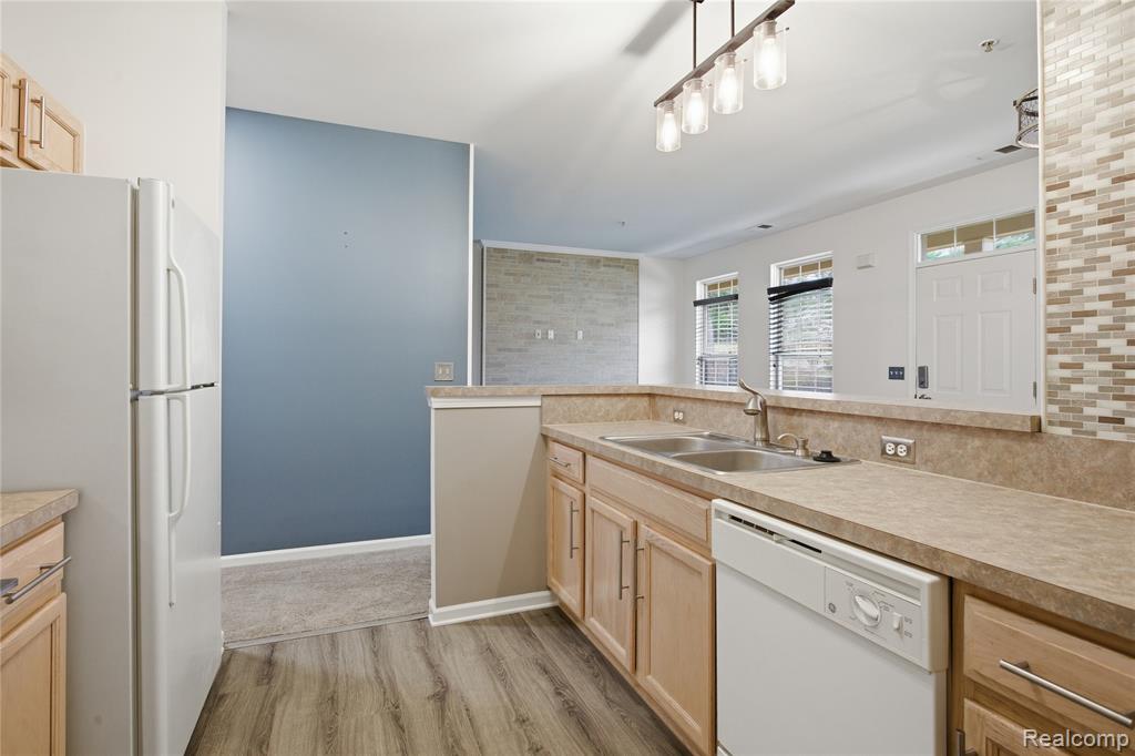 526 Red Oak Court