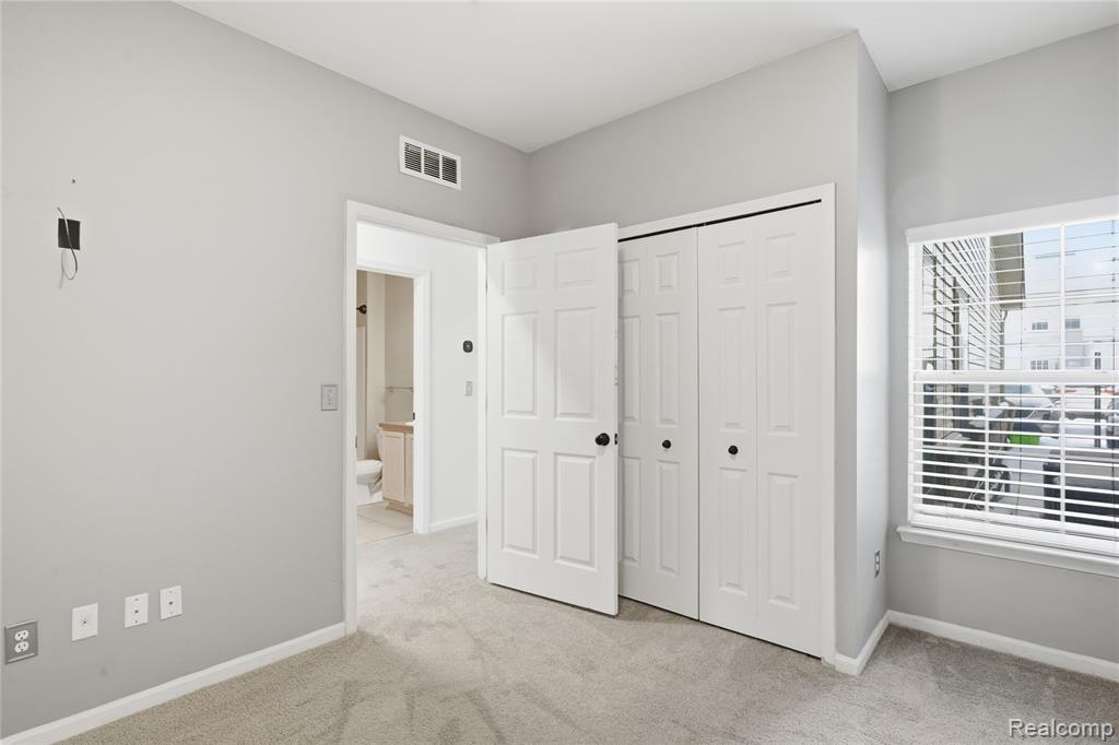 526 Red Oak Court