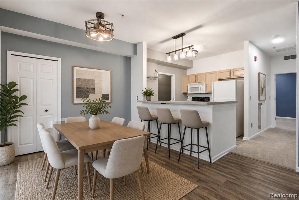 526 Red Oak Court
