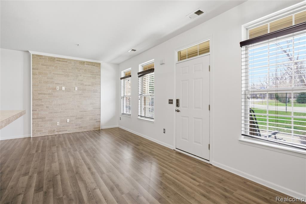 526 Red Oak Court