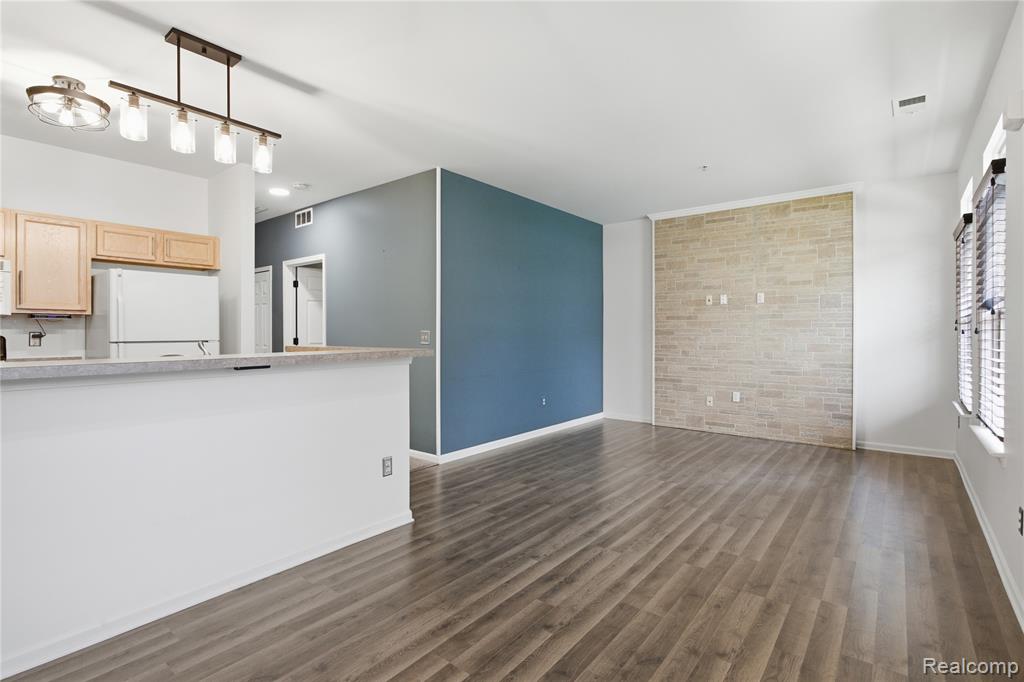 526 Red Oak Court