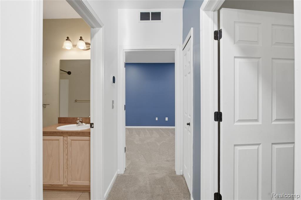 526 Red Oak Court