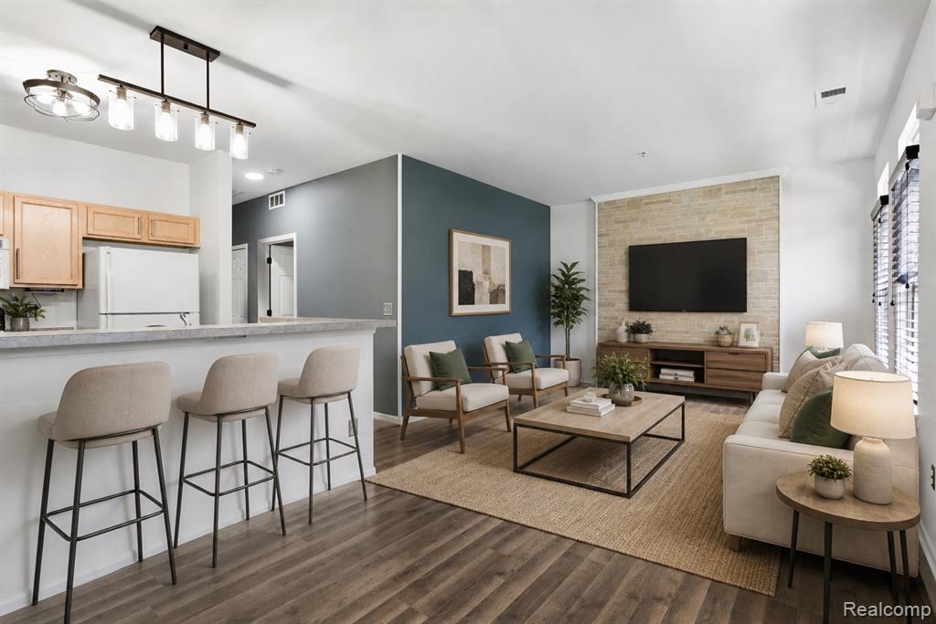 526 Red Oak Court