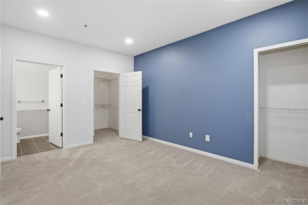 526 Red Oak Court