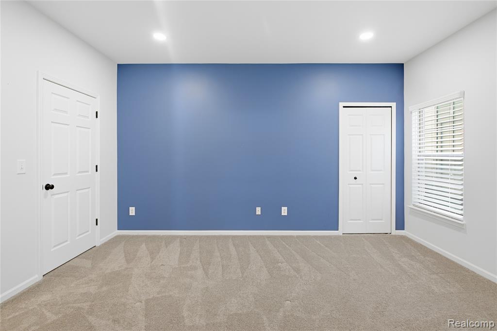 526 Red Oak Court