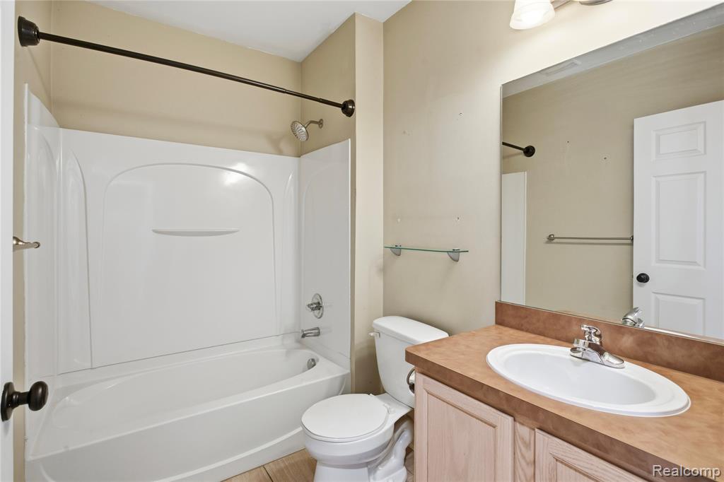 526 Red Oak Court