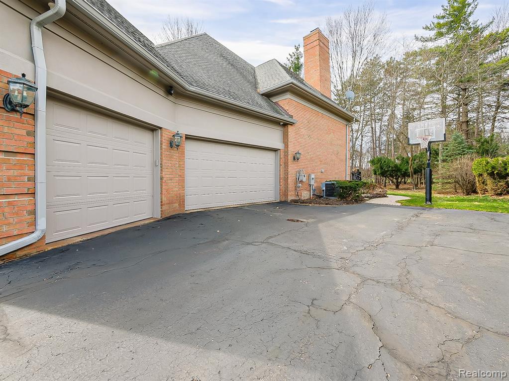 3586 Walnut Brook Drive