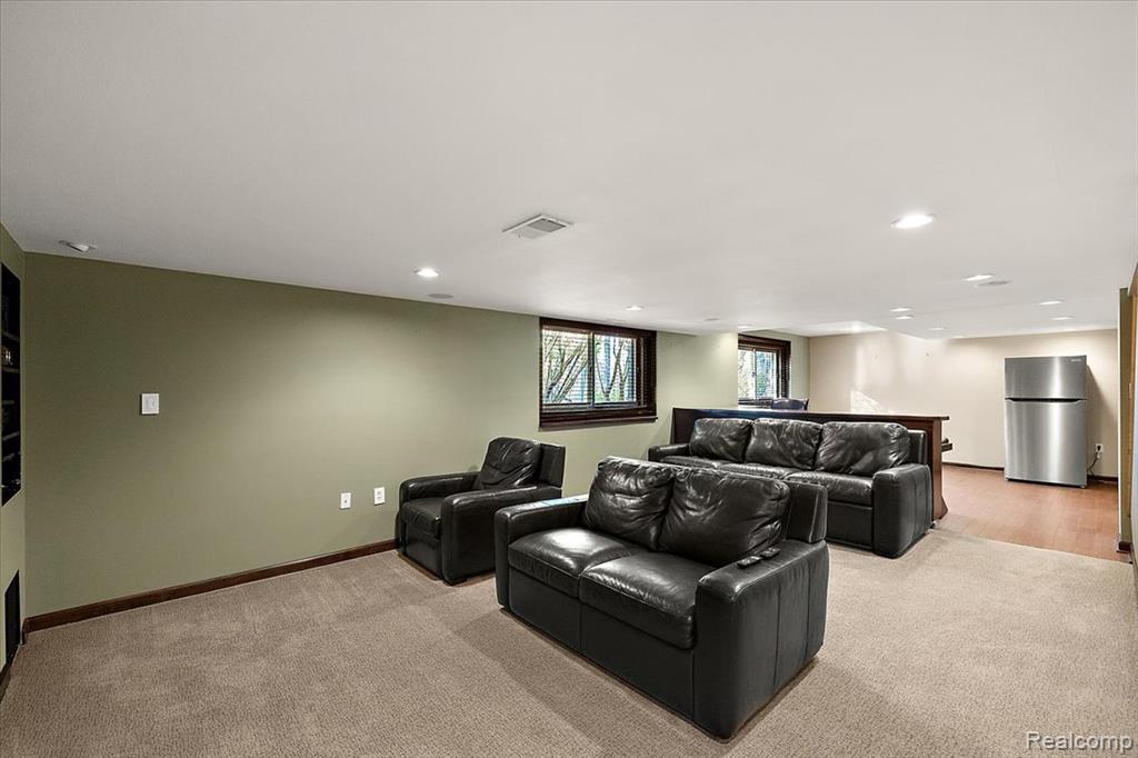 43054 Oxford Court