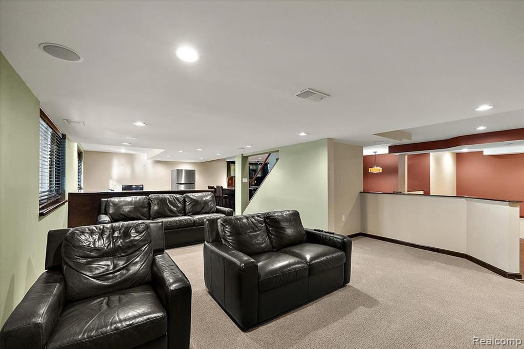 43054 Oxford Court