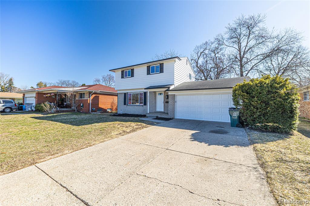 22640 Cedar Court