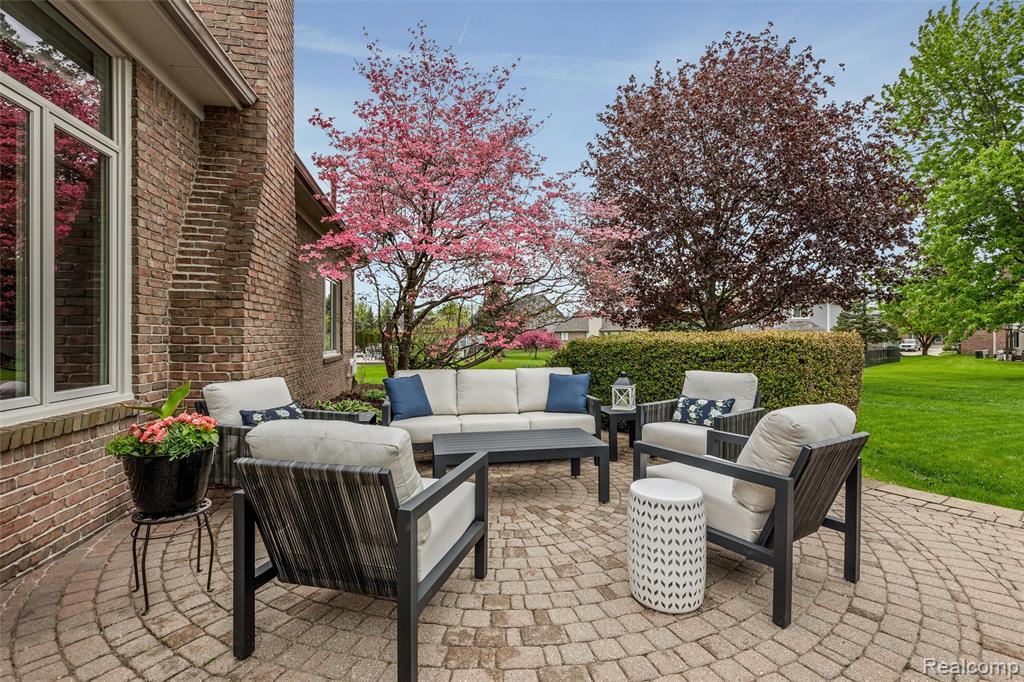 20933 Ivy Circle