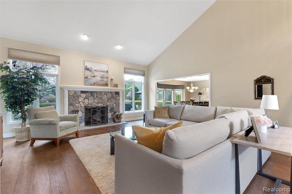 20933 Ivy Circle