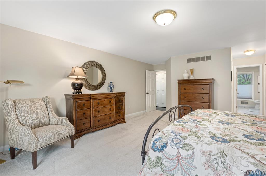 20933 Ivy Circle