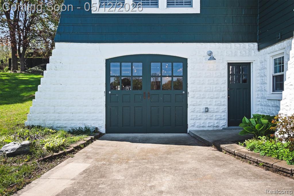 6390 Commerce Road