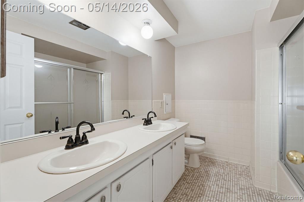 16299 Edgewood Drive