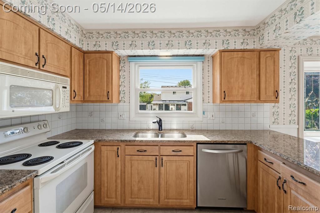 16299 Edgewood Drive