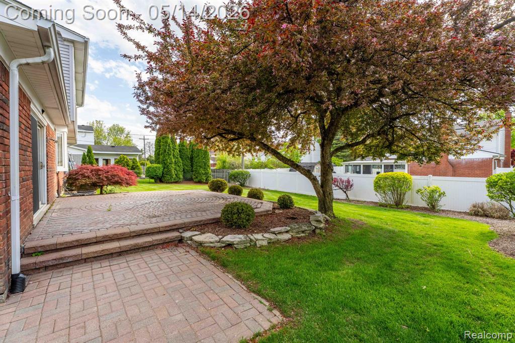 16299 Edgewood Drive
