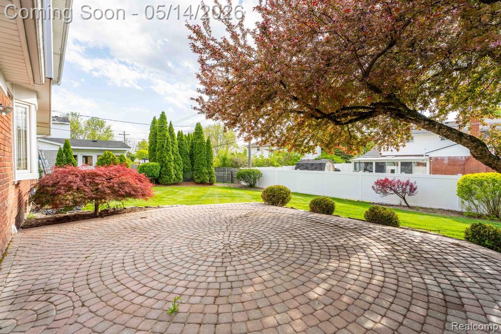 16299 Edgewood Drive