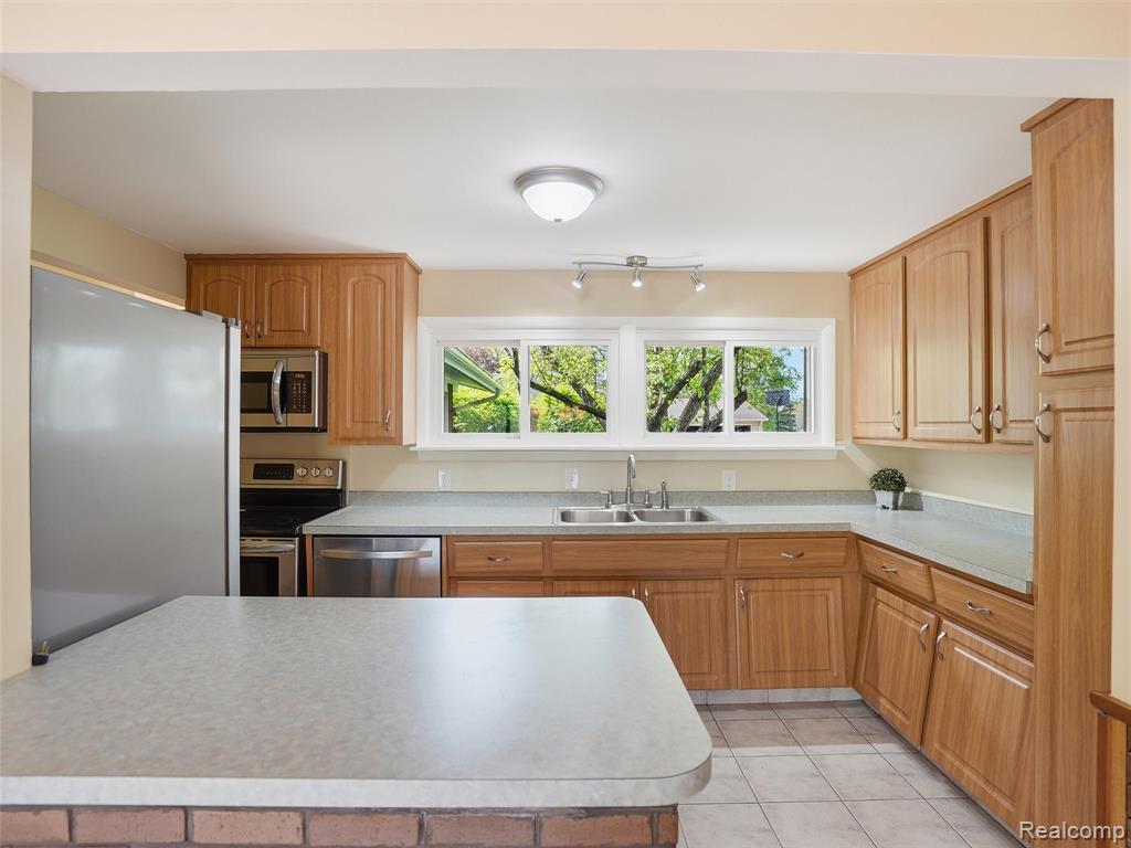8645 Fieldcrest Drive