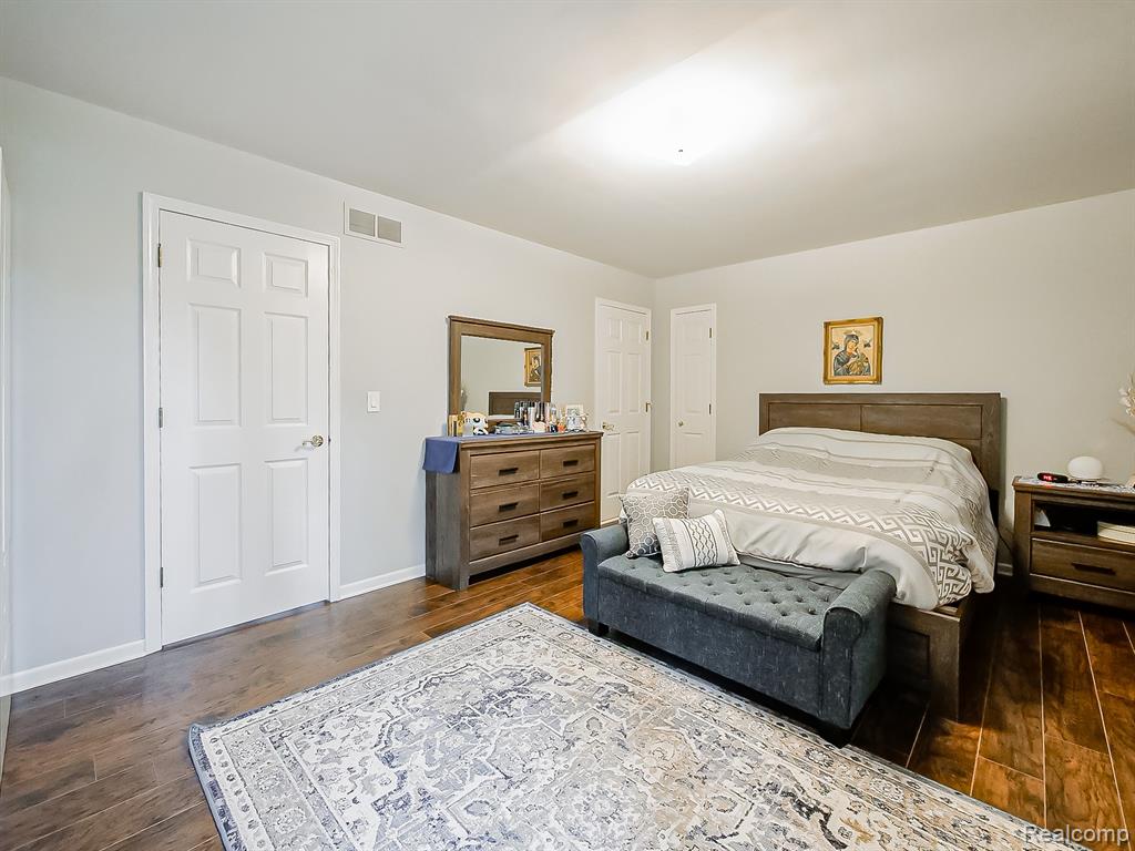 3688 Old Creek Road