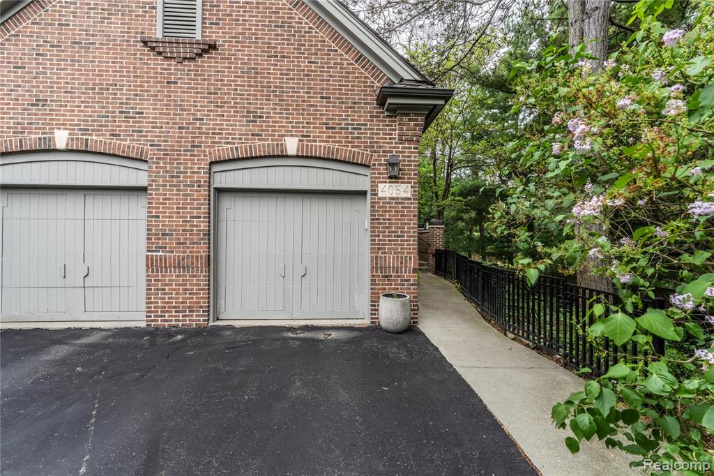 4054 Cranbrook Court