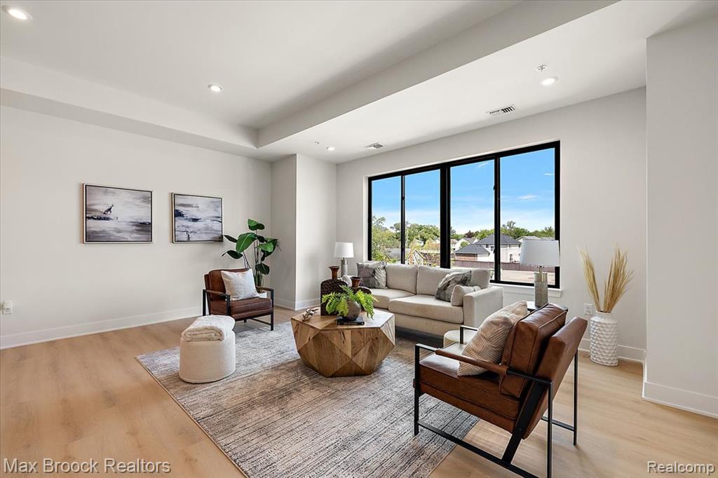 1760 E Auburn Road # 3A