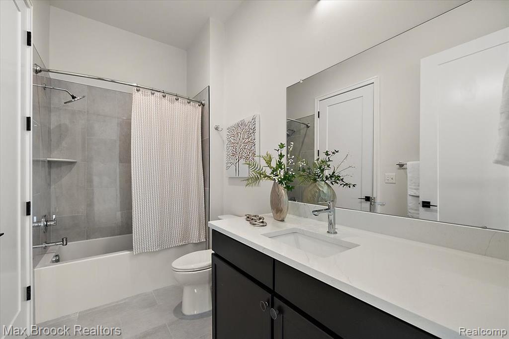 1760 E Auburn Road # 3A