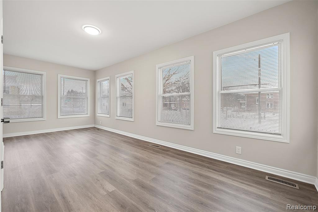2080 Gladstone, Unit 1 Street