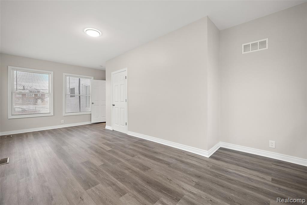 2080 Gladstone, Unit 1 Street