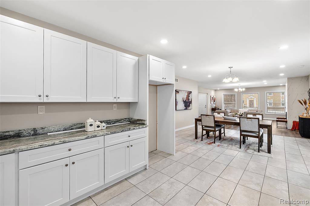 2080 Gladstone, Unit 1 Street
