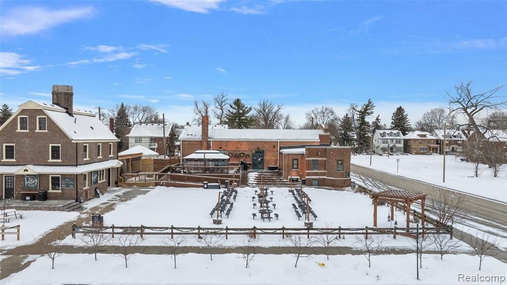2080 Gladstone, Unit 1 Street