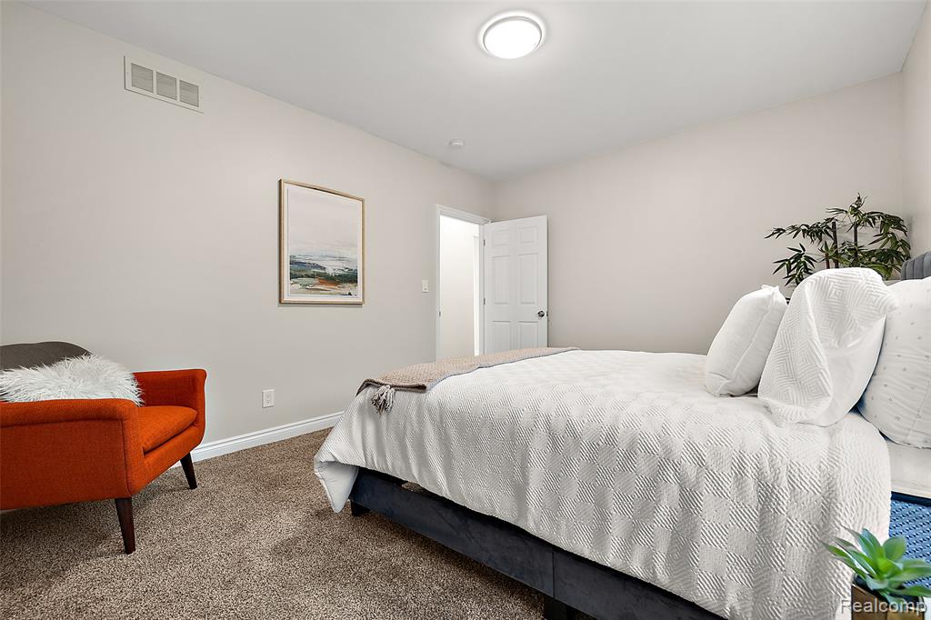2080 Gladstone, Unit 1 Street