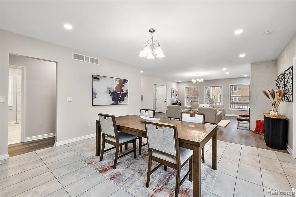 2080 Gladstone, Unit 1 Street