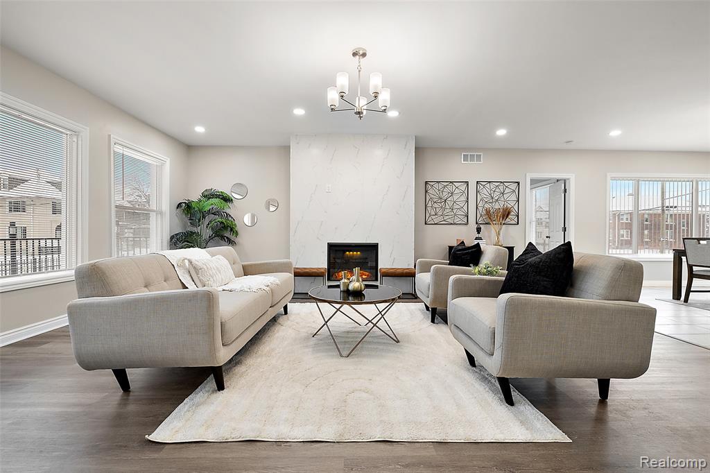 2080 Gladstone, Unit 1 Street