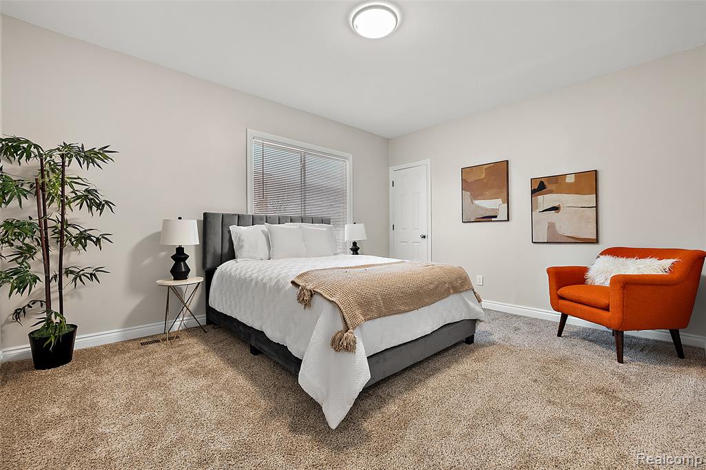 2080 Gladstone, Unit 1 Street