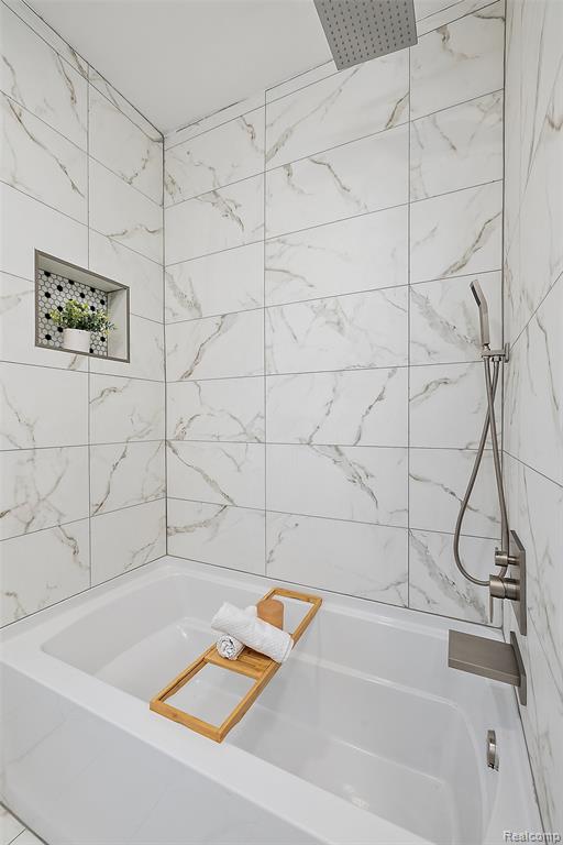 2080 Gladstone, Unit 1 Street