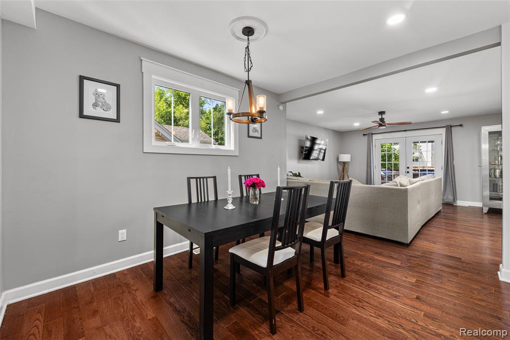 818 Mohawk Avenue
