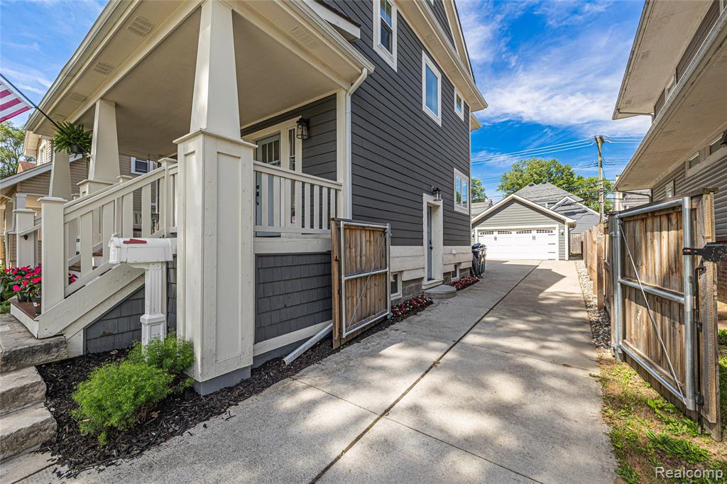 818 Mohawk Avenue
