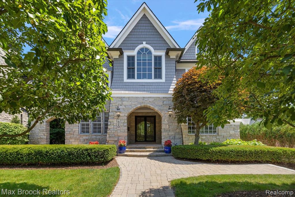 620 Lakeside Drive