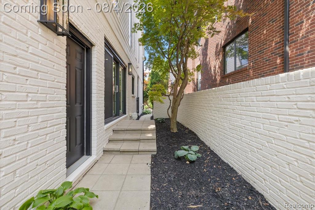 596 Henrietta Street
