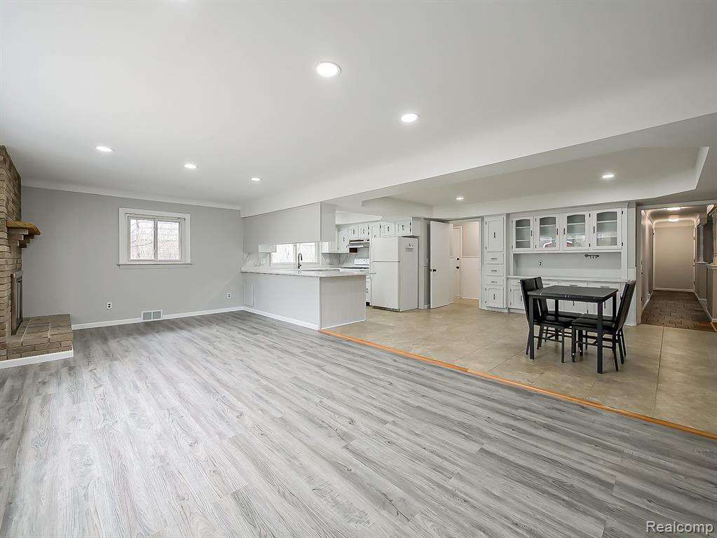 25748 Curie Avenue