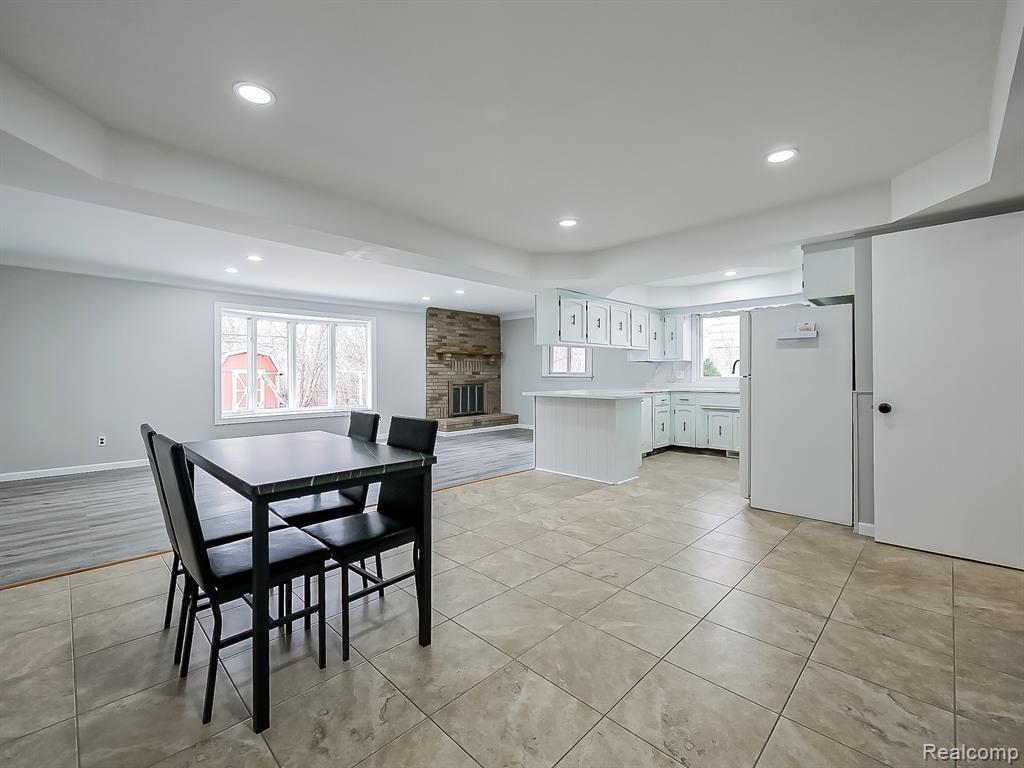 25748 Curie Avenue
