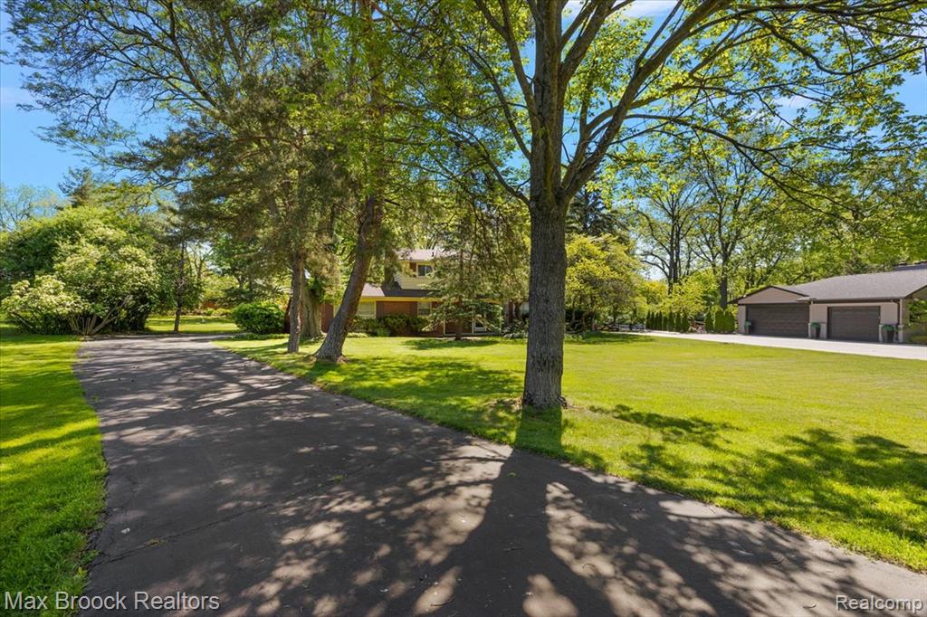 6609 E Knollwood Circle