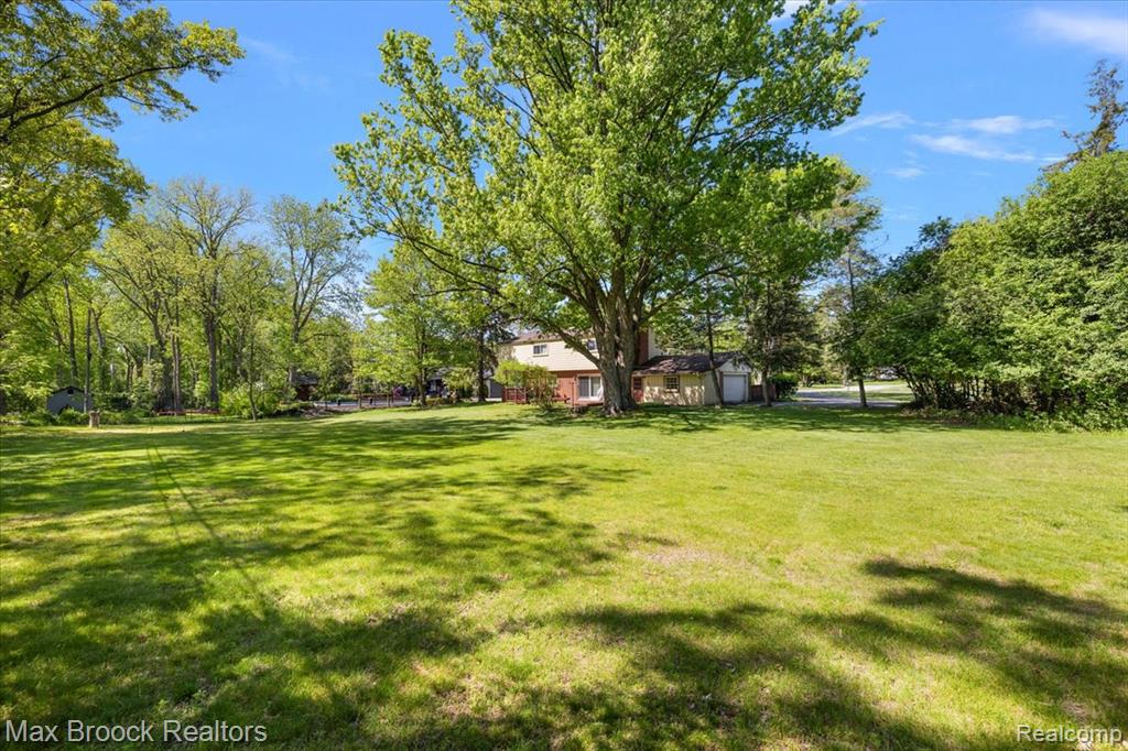 6609 E Knollwood Circle