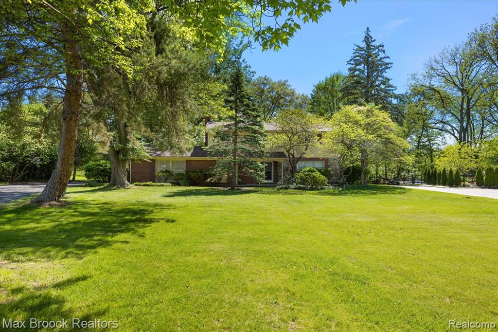 6609 E Knollwood Circle