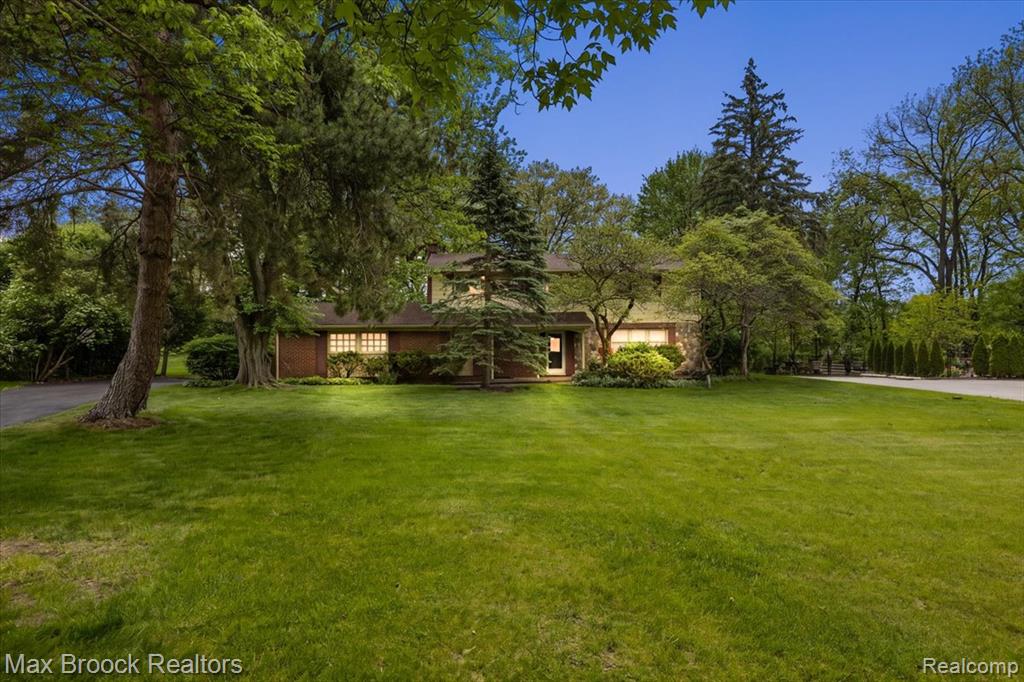6609 E Knollwood Circle