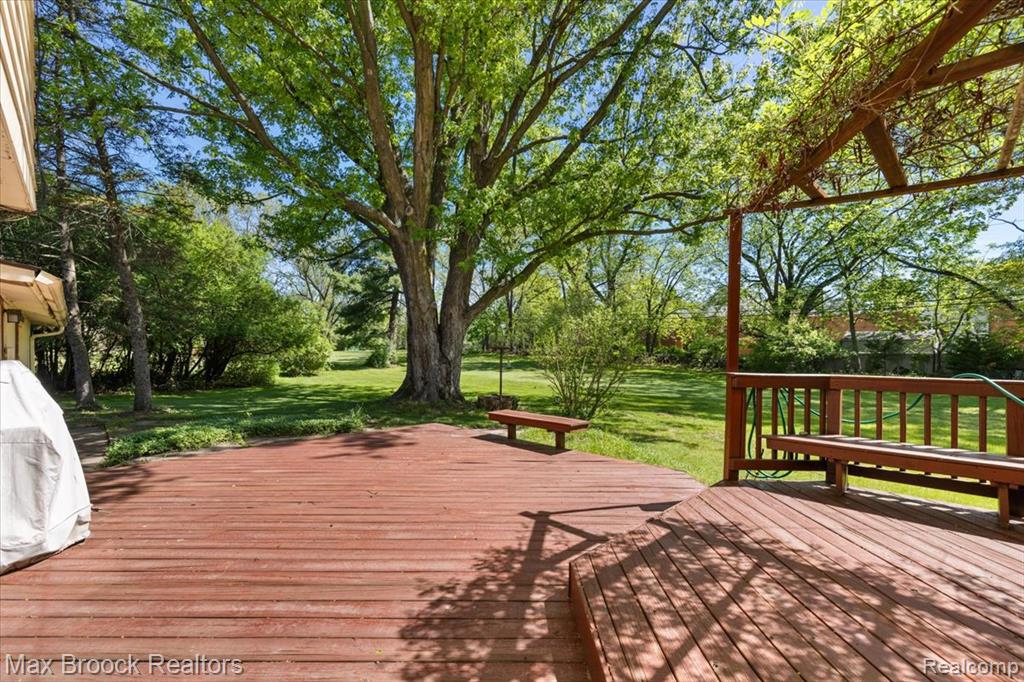 6609 E Knollwood Circle